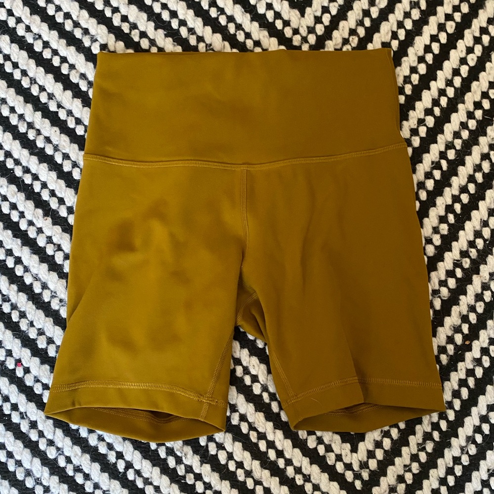 Lululemon Wunder Train High-Rise Short 6”